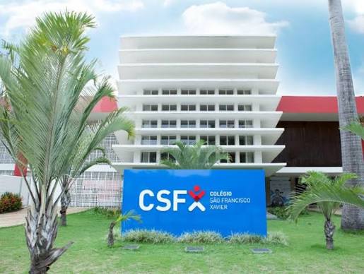 Fachada do CSFX com a placa do colégio